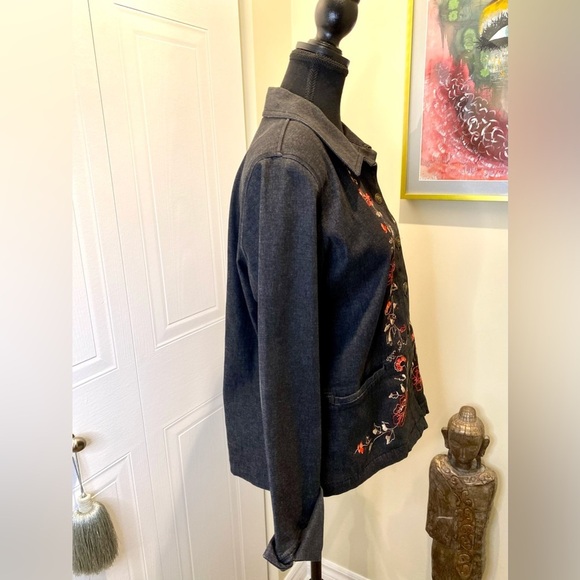 Alia petites embroidered button down denim jacket w/ front pockets  🌿🌺🌸🍃 - Picture 7 of 12